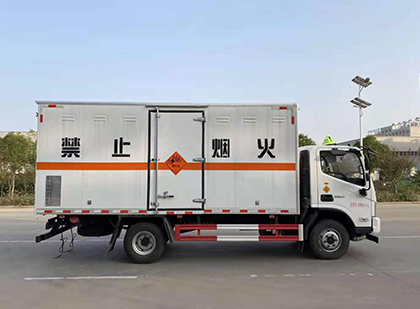 玉龙爆破器材运输车