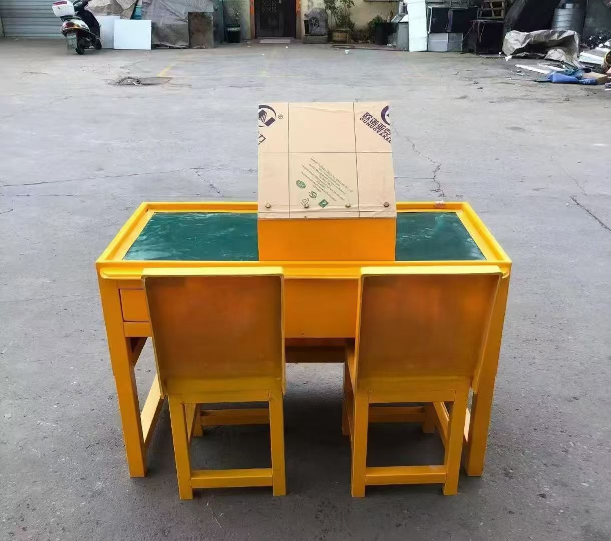 玉龙防静电导通桌井下煤矿火工品发放桌：危险品流转的安全守护者